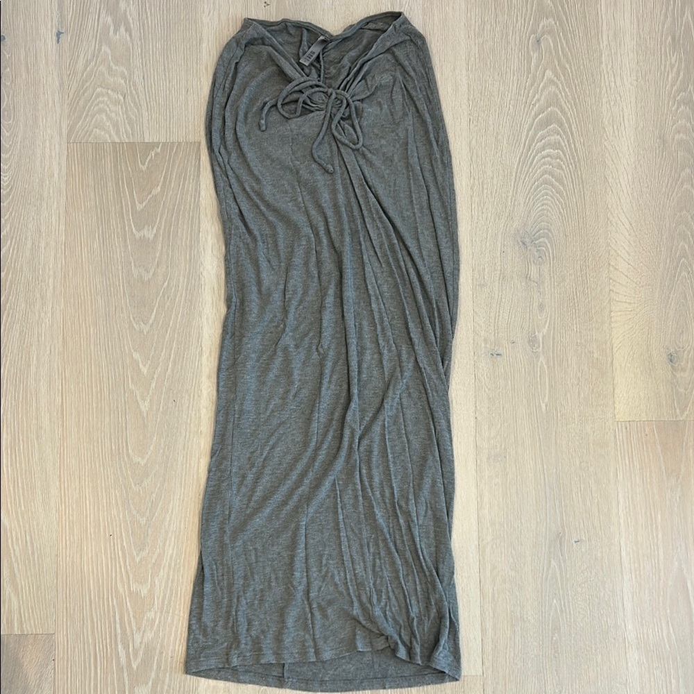 Elegant Grey SKIMS Maxi Skirt – Bodycon with Side Ruching